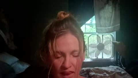 Snapshot of goldendoll1704 chatting on 08.08.26 goldendoll1704 online show from 08.08.26