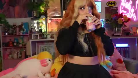 Snapshot of goldengoddessxxx chatting on 06.18.26 Sammy online show from 06.18.26