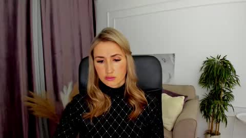 Olivia online show from 02.11.25