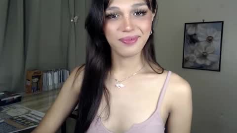 Lily is Gold online show from 11.12.25