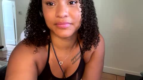 Snapshot of goldenpuss95 chatting on 09.23.25 GoldenPuss online show from 09.23.25