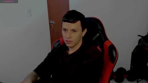 Snapshot of goodboy69i chatting on 11.12.25 goodboy69i online show from 11.12.25