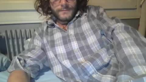 Snapshot of goodleek chatting on 11.25.25 gooleek online show from 11.25.25