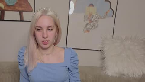 Snapshot of goog_div chatting on 11.13.25 goog_div online show from 11.13.25