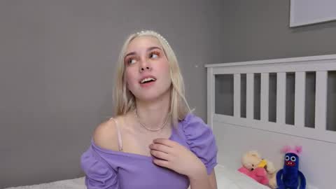 Snapshot of goog_div chatting on 11.15.25 goog_div online show from 11.15.25