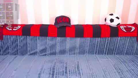 Snapshot of gordonhunt chatting on 12.21.25 Gordon Hunt online show from 12.21.25