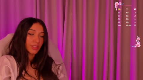 Snapshot of gorgeous_brunette chatting on 01.29.25 Rose online show from 01.29.25