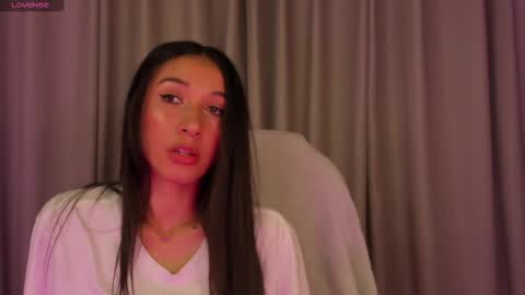 Snapshot of gorgeous_brunette chatting on 02.20.25 Rose online show from 02.20.25