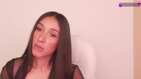 Snapshot of gorgeous_brunette chatting on 11.24.25 Rose online show from 11.24.25