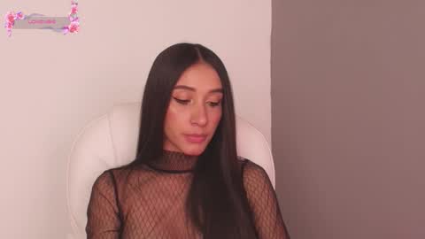 Snapshot of gorgeous_brunette chatting on 12.15.25 Rose online show from 12.15.25