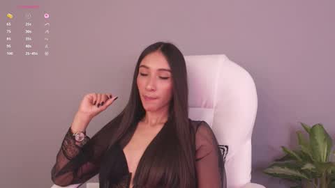 Snapshot of gorgeous_brunette chatting on 12.21.25 Rose online show from 12.21.25