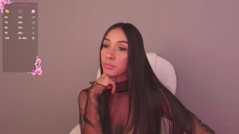 Snapshot of gorgeous_brunette chatting on 01.06.26 Rose online show from 01.06.26