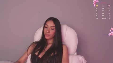 Snapshot of gorgeous_brunette chatting on 03.08.26 Rose online show from 03.08.26