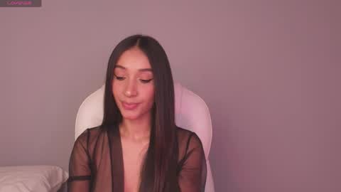 Snapshot of gorgeous_brunette chatting on 04.01.26 Rose online show from 04.01.26