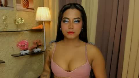 Snapshot of gorgeous_dark_luna chatting on 05.13.26 RIANA online show from 05.13.26