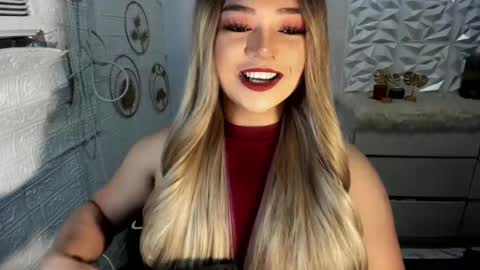 Snapshot of gorgeousamandarose chatting on 10.23.25 Amanda rose online show from 10.23.25