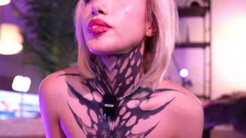 Snapshot of goth_dolll chatting on 12.14.24 sophie Special celebration a the beach 300k followers 3011 and 0112 online show from 12.14.24