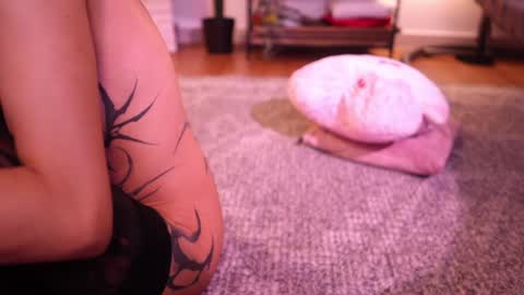 Snapshot of goth_dolll chatting on 01.09.25 sophie Special celebration a the beach 300k followers 3011 and 0112 online show from 01.09.25