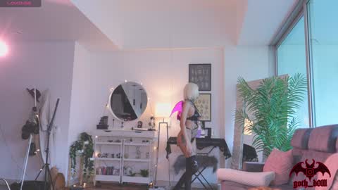 Snapshot of goth_dolll chatting on 10.29.25 sophie Special celebration a the beach 300k followers 3011 and 0112 online show from 10.29.25