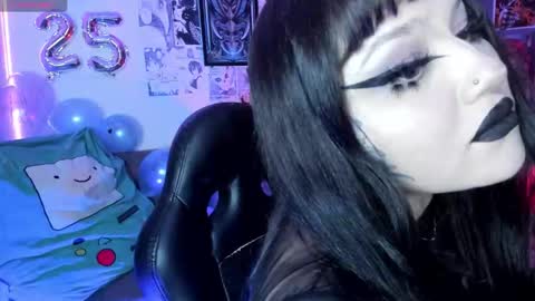 Snapshot of goth_stein chatting on 12.20.25 Engel Please help me to reach 50 thumbs up online show from 12.20.25