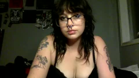 Snapshot of gothgoddessrose666 chatting on 06.05.26 Goddessr0se online show from 06.05.26