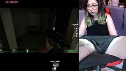Snapshot of gothic_cutie chatting on 04.21.26 gothic_cutie online show from 04.21.26