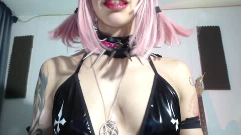        online show from 01.05.25