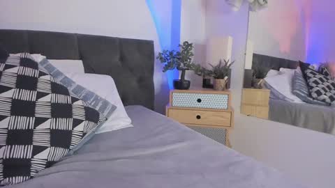 Snapshot of grace_duppon chatting on 02.01.25 Grace online show from 02.01.25