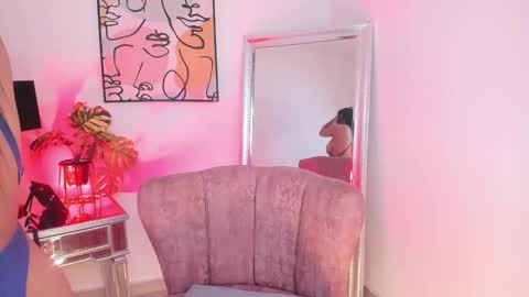 Snapshot of grace_tom1 chatting on 11.05.25 GRACE KIROZ online show from 11.05.25