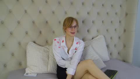 Snapshot of gracehudsons chatting on 04.05.26 Grace online show from 04.05.26