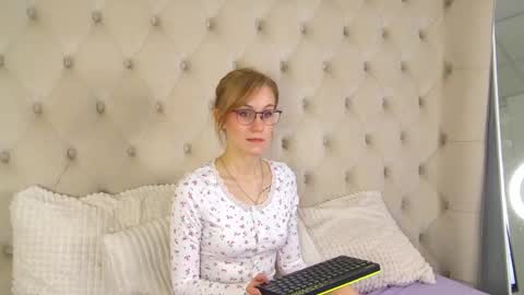 Snapshot of gracehudsons chatting on 04.23.26 Grace online show from 04.23.26