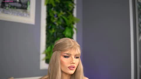 Snapshot of gracianelee chatting on 02.08.25 Grace online show from 02.08.25