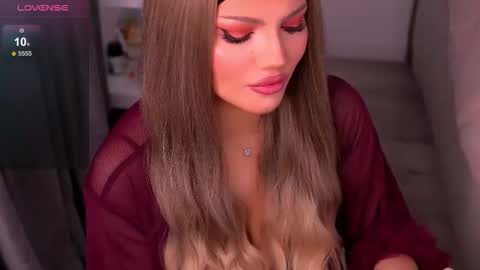 Snapshot of gracianelee chatting on 09.30.25 Grace online show from 09.30.25