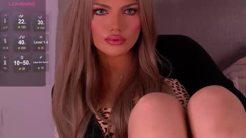 Snapshot of gracianelee chatting on 11.14.25 Grace online show from 11.14.25