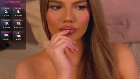 Snapshot of gracianelee chatting on 03.11.26 Grace online show from 03.11.26