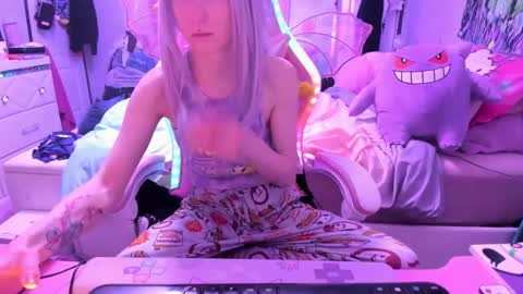 Snapshot of greeneyedlovexo chatting on 02.20.25 GreenEyedLovexo online show from 02.20.25