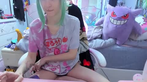 Snapshot of greeneyedlovexo chatting on 10.01.25 GreenEyedLovexo online show from 10.01.25