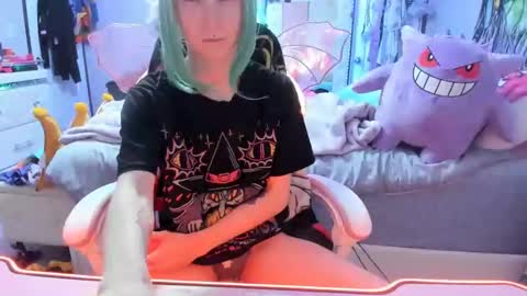 Snapshot of greeneyedlovexo chatting on 10.07.25 GreenEyedLovexo online show from 10.07.25