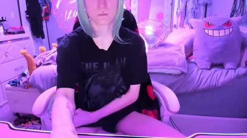 Snapshot of greeneyedlovexo chatting on 10.10.25 GreenEyedLovexo online show from 10.10.25