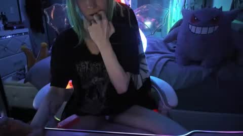 Snapshot of greeneyedlovexo chatting on 10.16.25 GreenEyedLovexo online show from 10.16.25