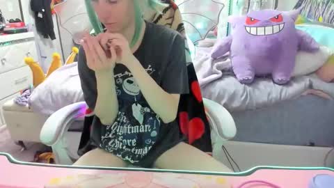 Snapshot of greeneyedlovexo chatting on 10.18.25 GreenEyedLovexo online show from 10.18.25