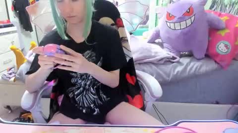 Snapshot of greeneyedlovexo chatting on 10.19.25 GreenEyedLovexo online show from 10.19.25