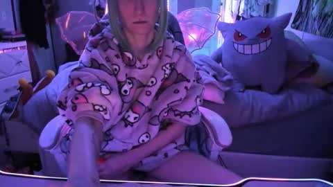 Snapshot of greeneyedlovexo chatting on 10.30.25 GreenEyedLovexo online show from 10.30.25