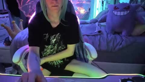 Snapshot of greeneyedlovexo chatting on 11.02.25 GreenEyedLovexo online show from 11.02.25