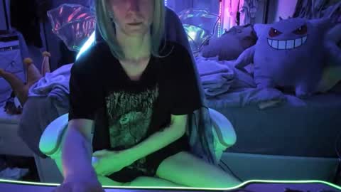 Snapshot of greeneyedlovexo chatting on 11.04.25 GreenEyedLovexo online show from 11.04.25