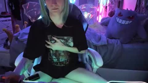 Snapshot of greeneyedlovexo chatting on 11.07.25 GreenEyedLovexo online show from 11.07.25