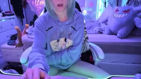 Snapshot of greeneyedlovexo chatting on 11.10.25 GreenEyedLovexo online show from 11.10.25