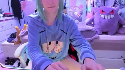 Snapshot of greeneyedlovexo chatting on 11.11.25 GreenEyedLovexo online show from 11.11.25