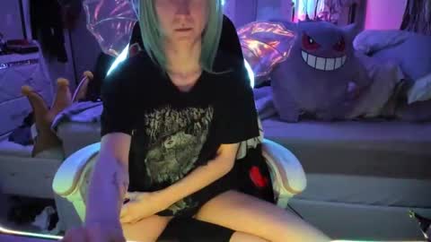 Snapshot of greeneyedlovexo chatting on 11.12.25 GreenEyedLovexo online show from 11.12.25