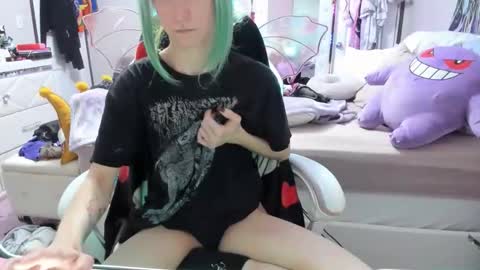 Snapshot of greeneyedlovexo chatting on 11.12.25 GreenEyedLovexo online show from 11.12.25